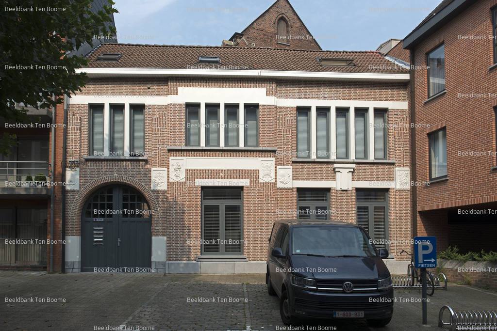 Gevonden beeld met watermerk