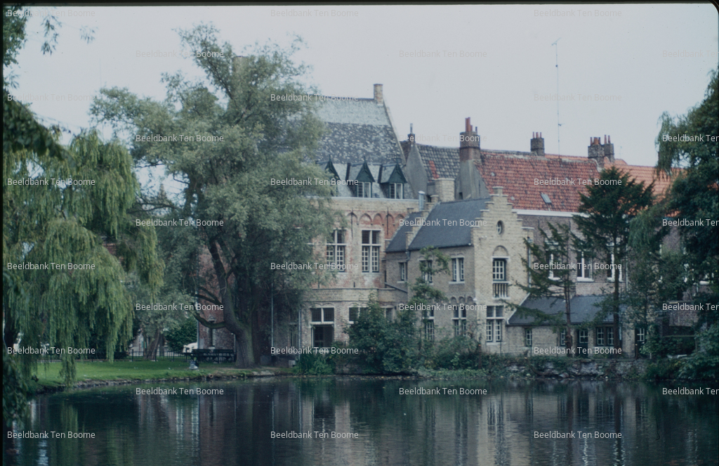 Gevonden beeld met watermerk